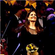 Cantante profesional. Especializada en canto lírico. Todo tipo de voces, desde lírico, musical, rock, pop... Todos los niveles
